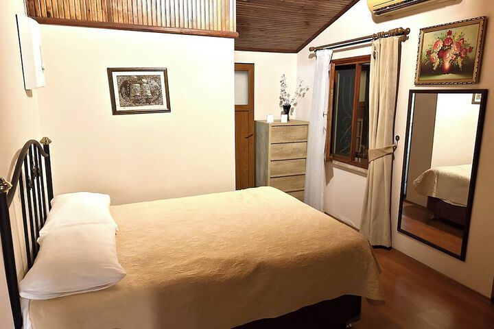 Room 4 of 11
