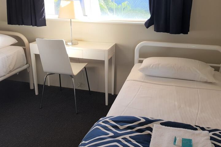 Room 18 of 142