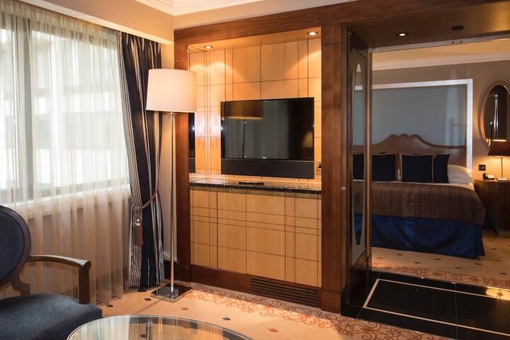 Room 3 of 230
