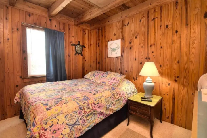 Room 6 of 14