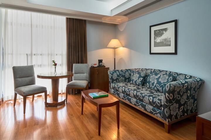 Room 10 of 48