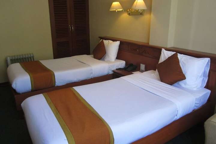 Room 5 of 18