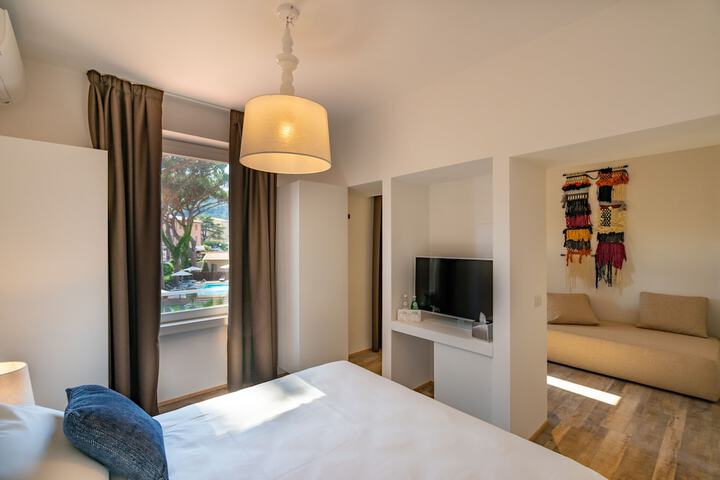 Room 8 of 20