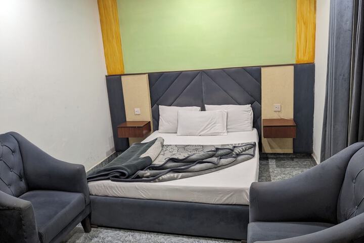 Room 2 of 10