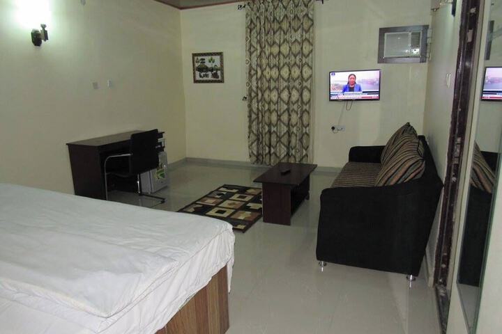 Room 2 of 34