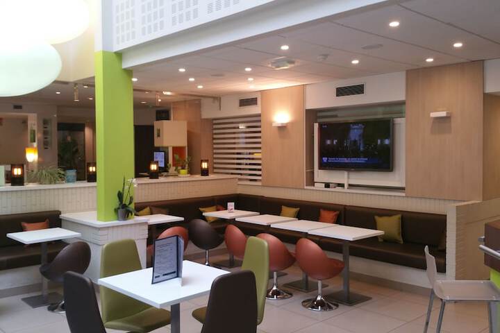 Entrance & Lobby