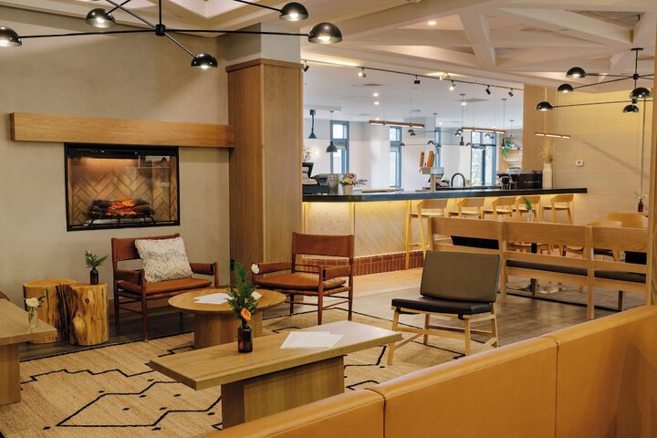 Entrance & Lobby