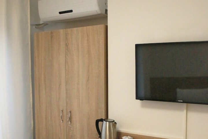 Room 12 of 25