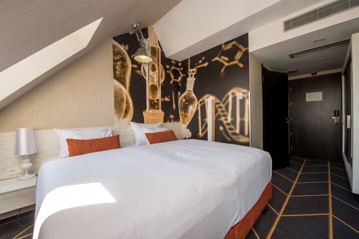 Room 6 of 38