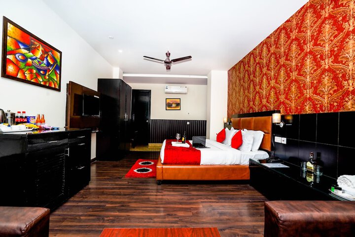 Room 6 of 35