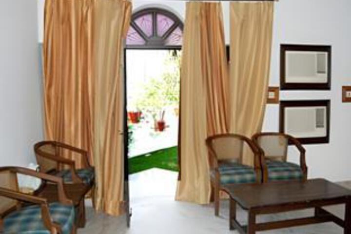 Room 4 of 6