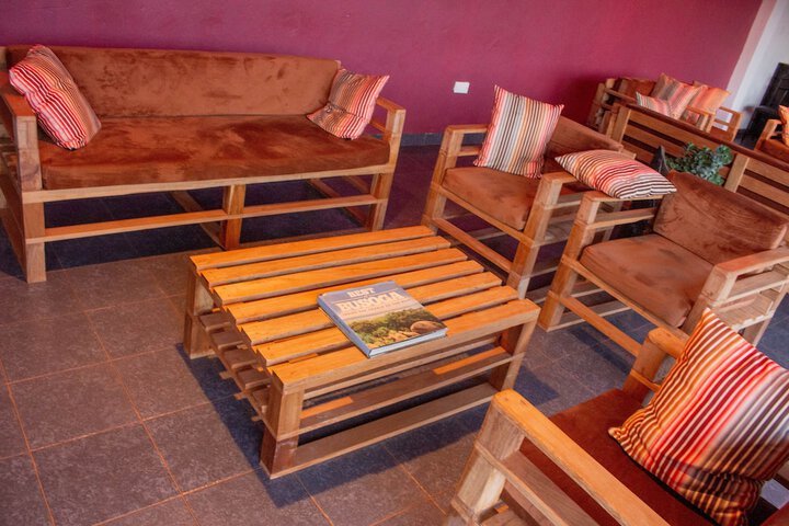 Lounge 15 of 17