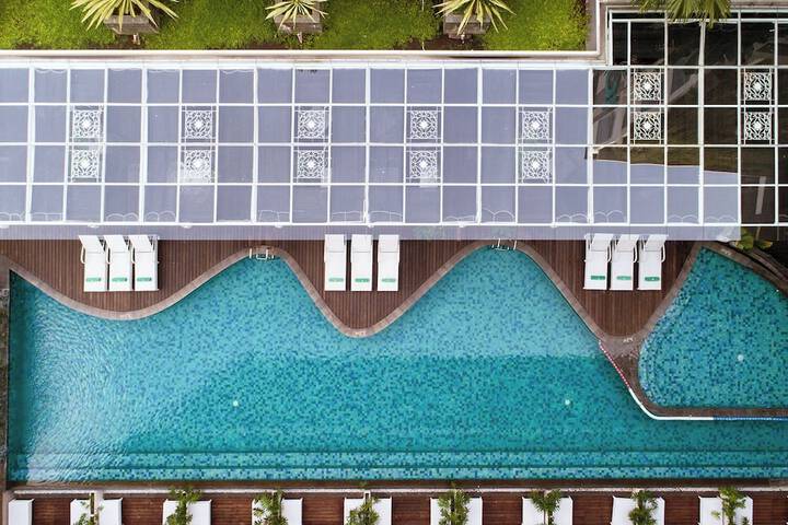 Hotel with Pool