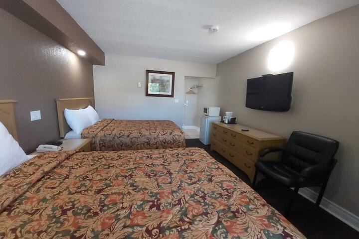Room 11 of 32