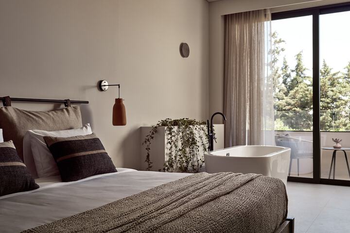 Room 42 of 183