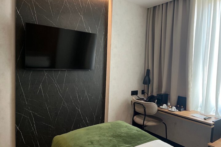 Room 27 of 92
