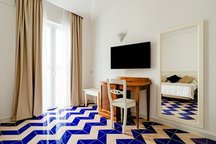 Room 9 of 50