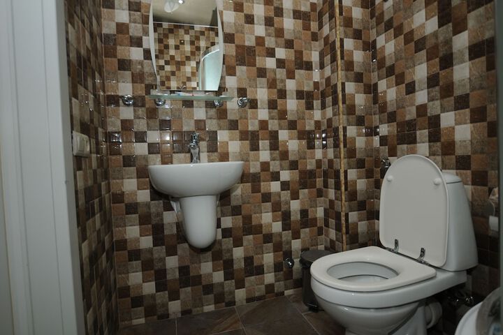 Room 16 of 16