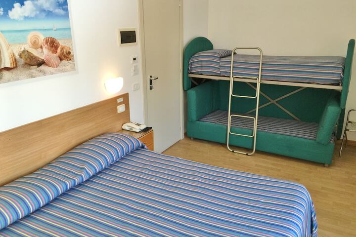 Room 5 of 33