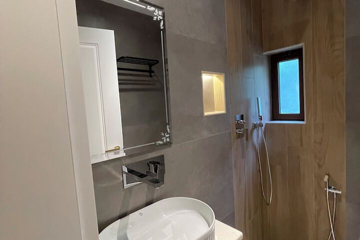 Room 7 of 26