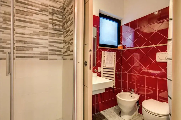 Room 7 of 12
