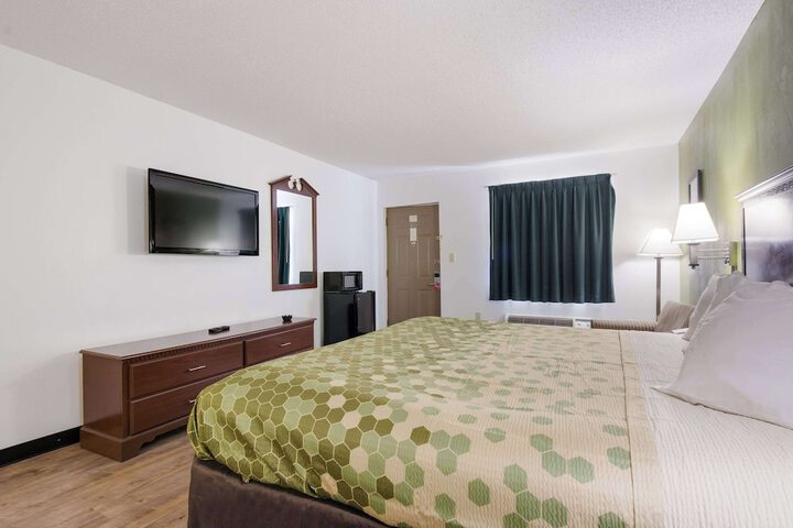1 King Bed (1 of 13)