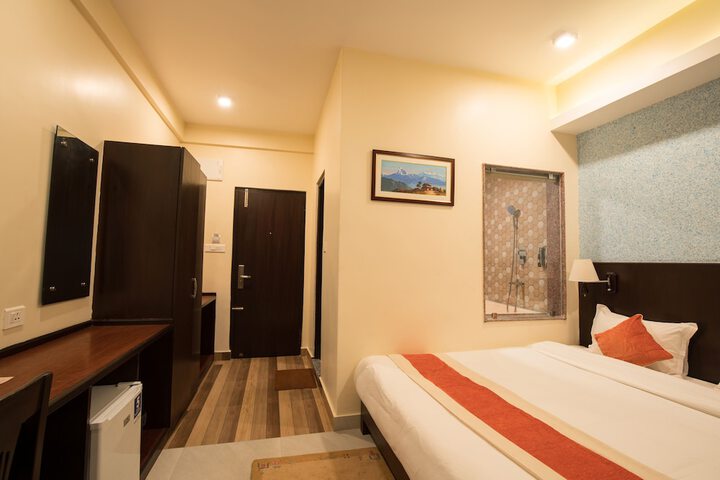 Room 3 of 116