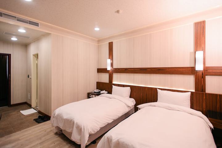 Room 44 of 67