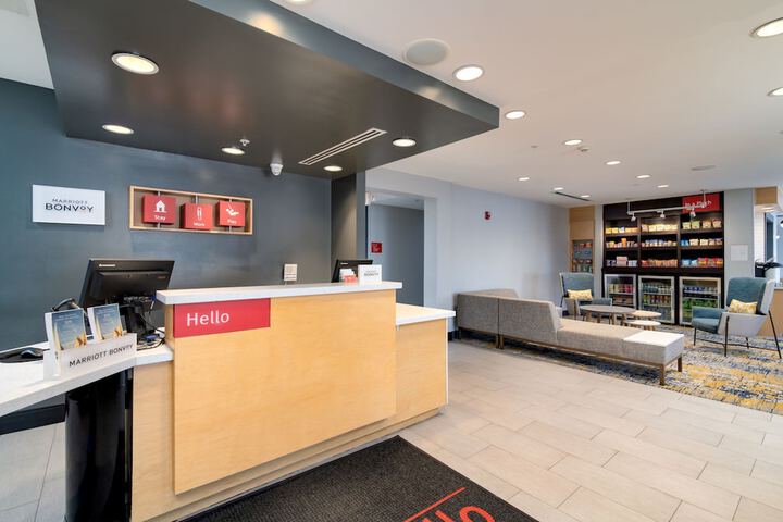 Check-in/check-out kiosk