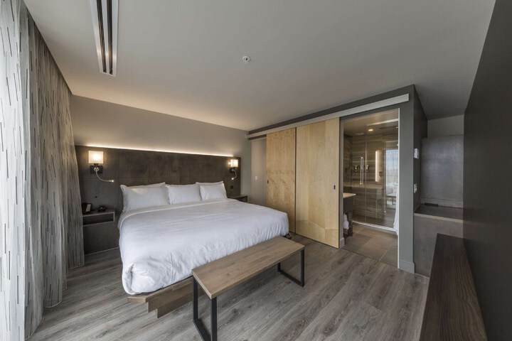 Room 44 of 104