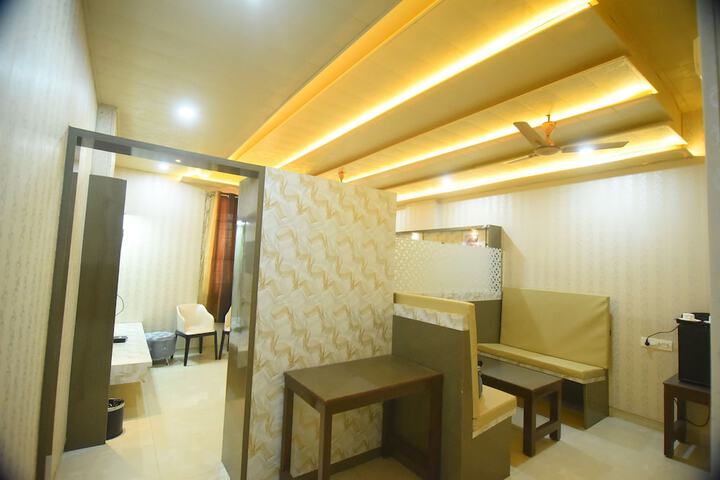 Room 4 of 28