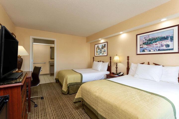 2 Double Beds (3 of 11)
