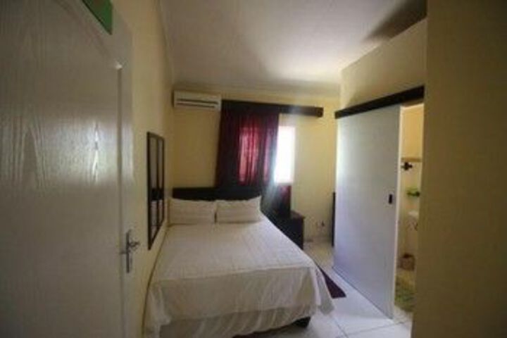 Room 8 of 25