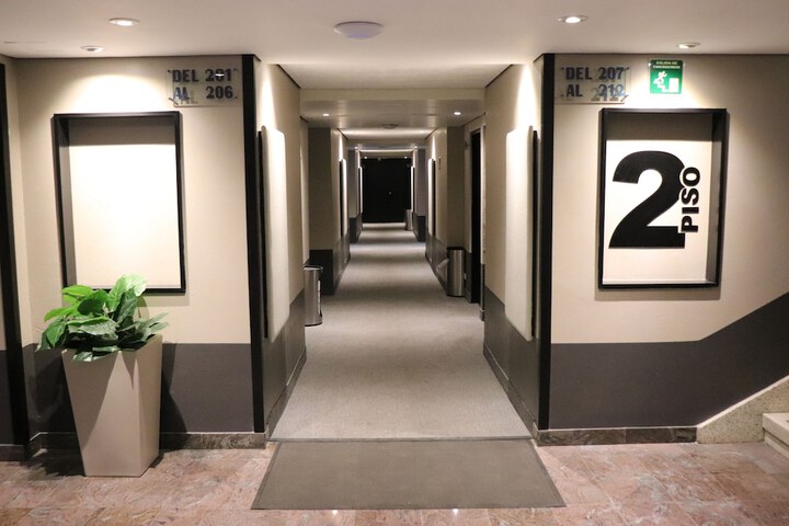 Ballroom/Hall 77 of 89