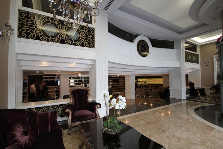 Entrance & Lobby