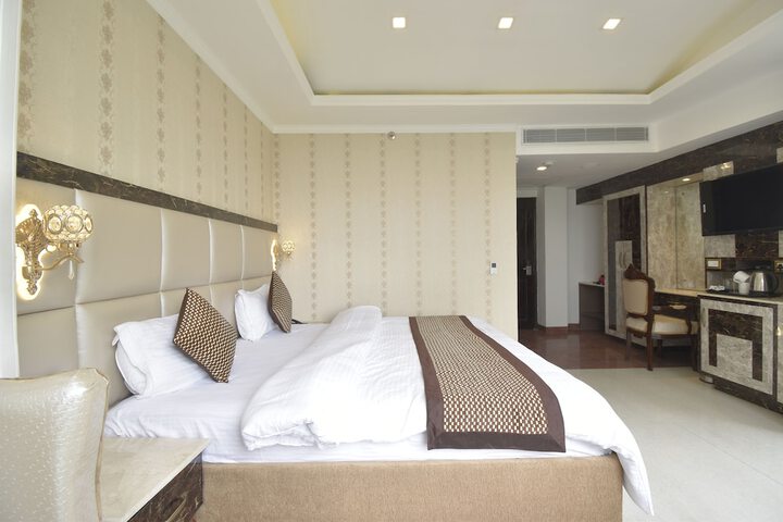 Room 44 of 111