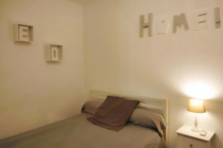 Room 9 of 12
