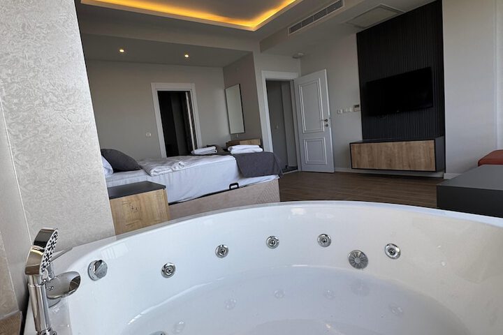 Room 13 of 48