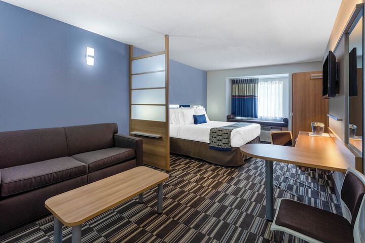 Room 11 of 19
