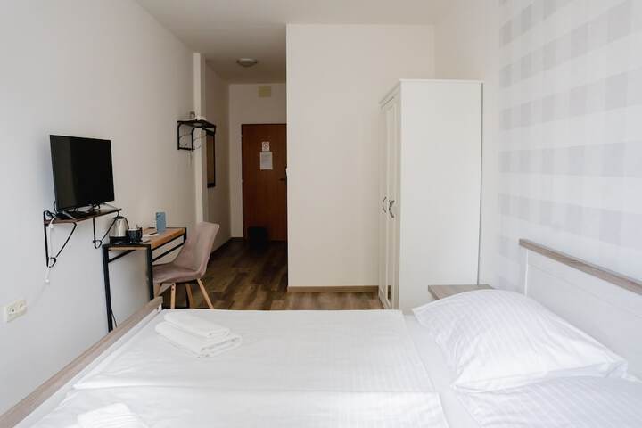Room 33 of 106