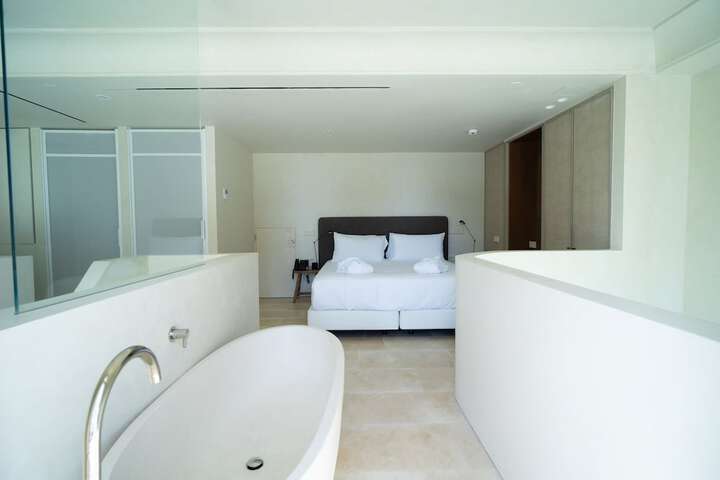 Room 49 of 125