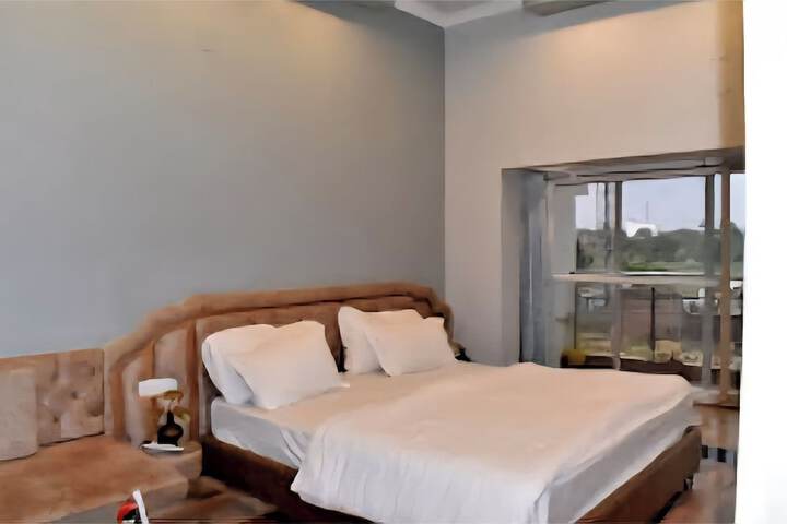 Room 8 of 29