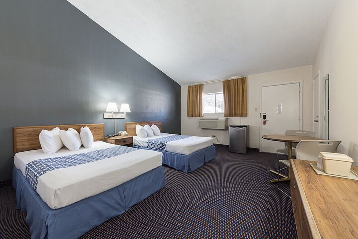 2 Double Beds (1 of 6)