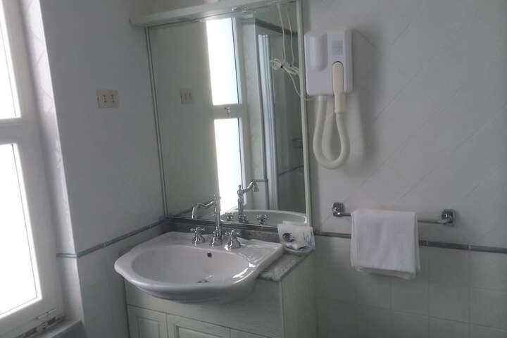 Room 20 of 38