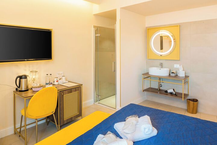 Room 8 of 38