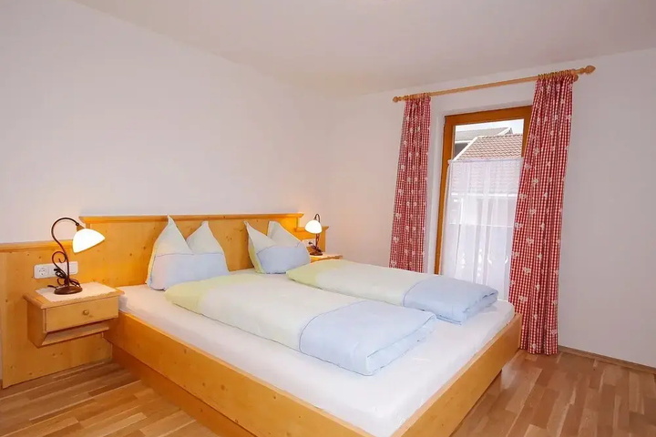 Room 5 of 15