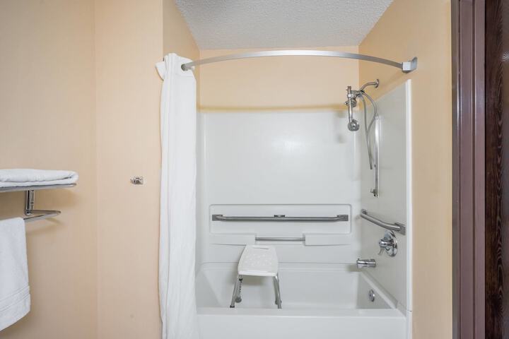 Room 10 of 17