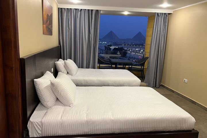 Room 6 of 28