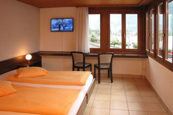 Room 5 of 11