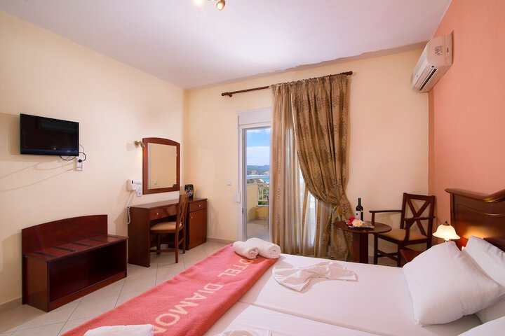 Room 10 of 84